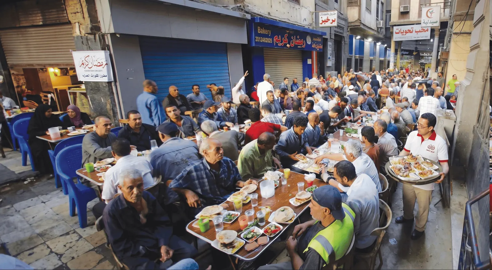 «مائدة الرحمن»: أكثر من 6,000 وجبة إفطار على مدى 20 ليلة